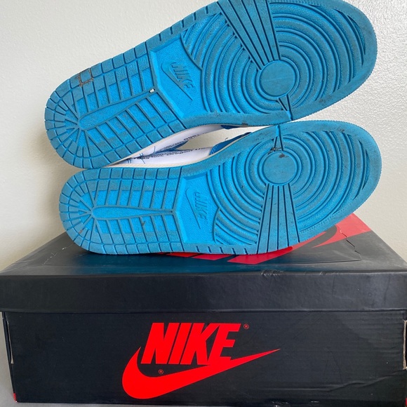 Athletic_Shoes
